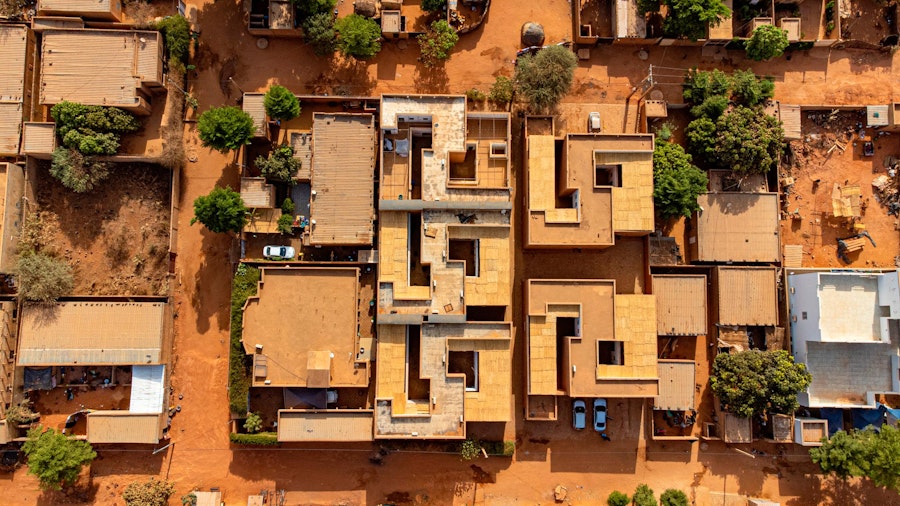 Aerial view of the six single-family units corresponding to the first phase of the project. Aga Khan Trust for Culture / Aboubacar Magagi (photographer)