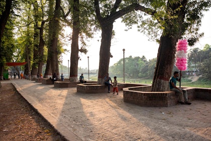 The architects surveyed and documented all the trees in the city in order to propose ecologically significant vegetation and enhance the area's biodiversity. All the existing trees on-site were preserved. | Aga Khan Trust for Culture / Asif Salman (photographer)