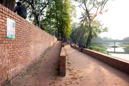 The ghat is built on two levels connected by stairs and a ramp. | Aga Khan Trust for Culture / Asif Salman (photographer)