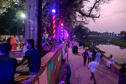 The ghat has become a popular place for the local people to exercise, enjoy an evening stroll, meet with friends or simply sit by the river. | Aga Khan Trust for Culture / Asif Salman (photographer)
