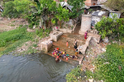 Smaller ghats are built to accomodate the daily needs of the local communities who bathe, wash their clothes and fish in the Nabaganga river. | Aga Khan Trust for Culture / Asif Salman (photographer)