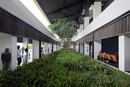 Green area inside the airport. | Aga Khan Trust for Culture / Mario Wibowo (photographer)