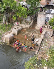 Smaller ghats are built to accomodate the daily needs of the local communities who bathe, wash their clothes and fish in the Nabaganga river. | Aga Khan Trust for Culture / Asif Salman (photographer)