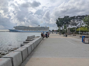 The renovated seawall looking west. AKTC / Mohamad Faizul Bin Ismail