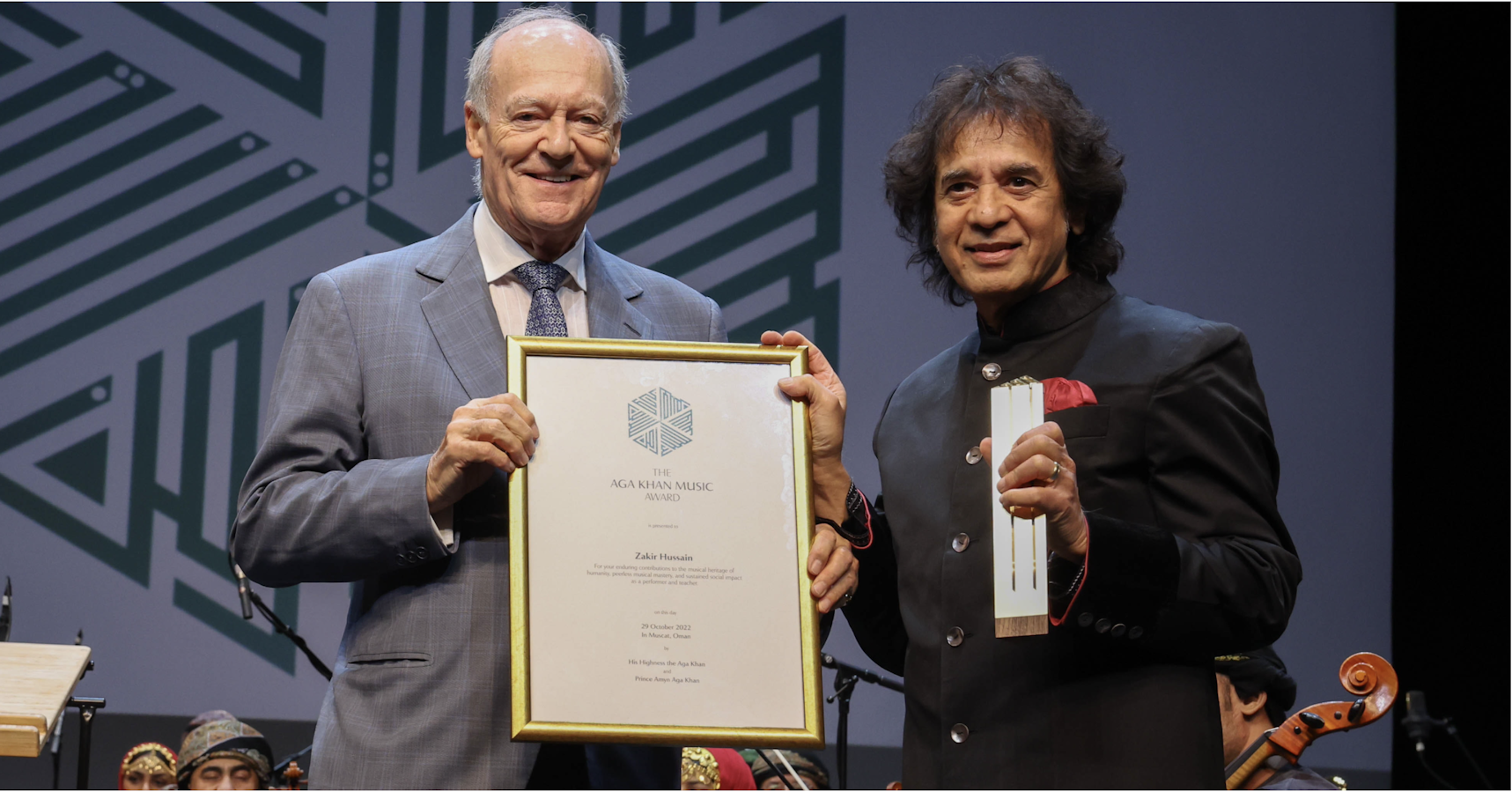 Prince Amyn Aga Khan presents Lifetime Achievement Award to Zakir Hussain | AKDN / Akbar Hakim